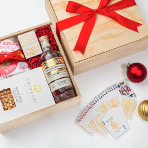 gift box natalizia con carte da poker