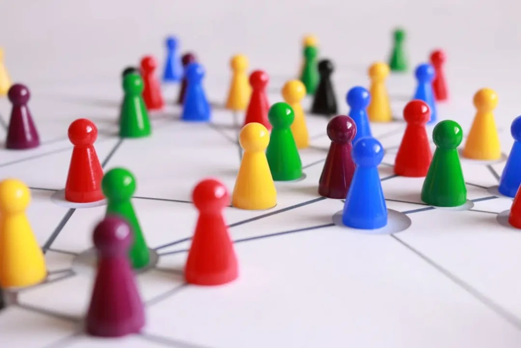 Lavoro di gruppo in azienda, immagine simbolica | QuBox