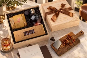 Gift box elegante e biglietto personalizzato per rappresentare il galateo dei regali aziendali internazionali